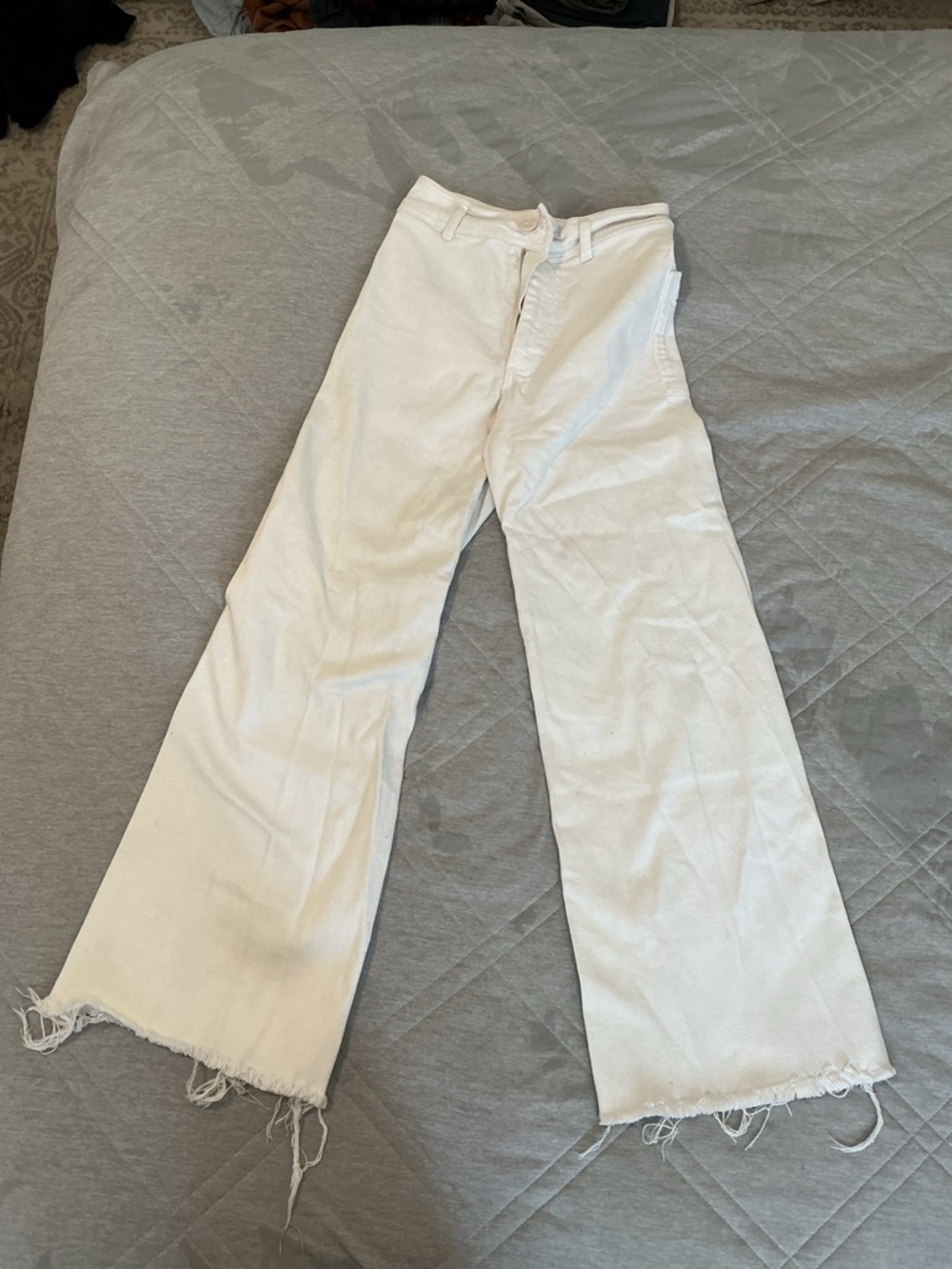 Zara White Wide-Leg Frayed Hem Jeans